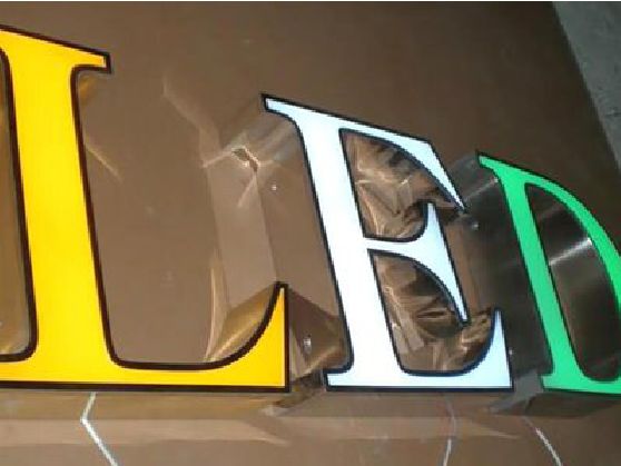 含山介绍LED招牌的基础知识。